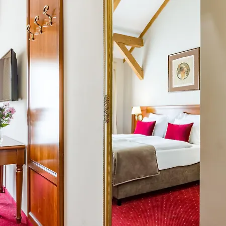 Hotel Caruso Old Town 4*
