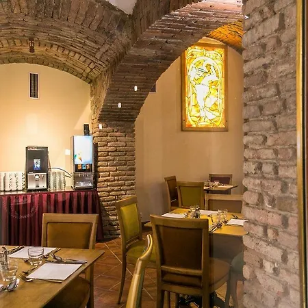 Szálloda Caruso Old Town 4*