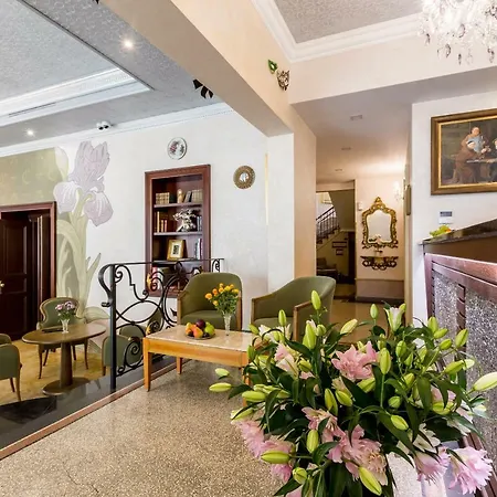 Szálloda Caruso Old Town 4*