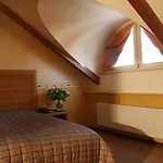 فندق Caruso Old Town 4*